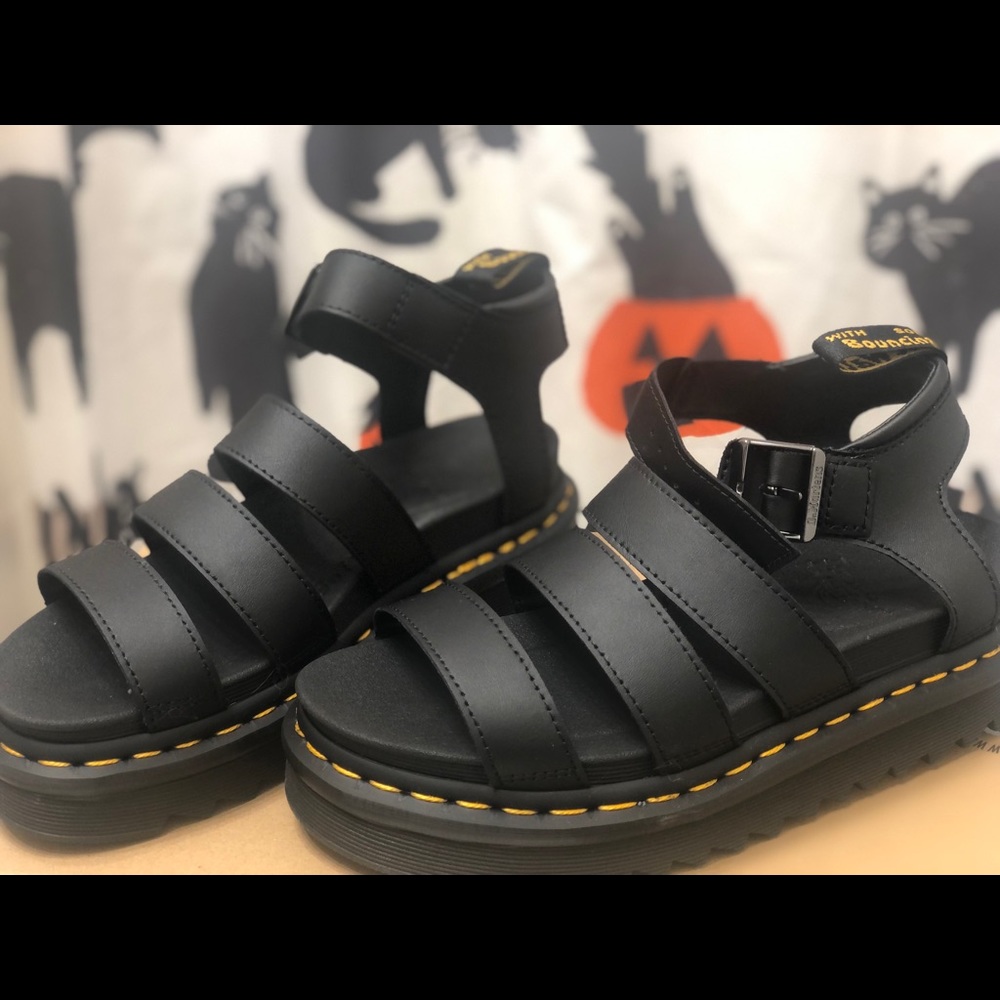 Blaire Doc Martensplatform, Never worn, Original box and inserts Size 6 womens